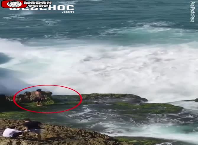 Video :A man gets sucked up by a massive canoe and vanishes at sea
